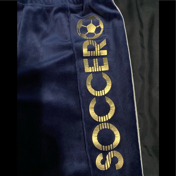 Girls 👧 soccer ⚽️ velour pants. - Picture 3 of 5
